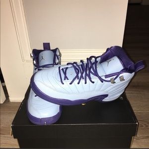 Retro 12s ( hornets )